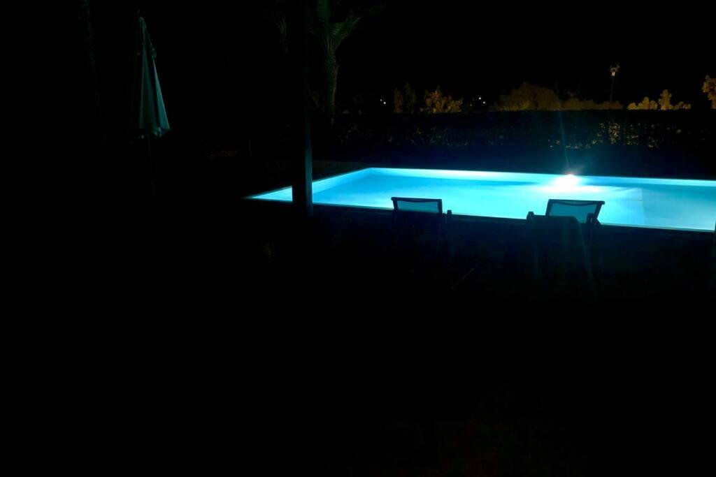 With 5 Bedrooms & 4 Bathrooms - Private Heated Pool וילה הורגהדה
