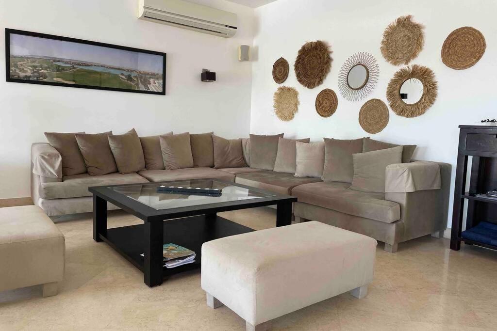 With 5 Bedrooms & 4 Bathrooms - Private Heated Pool * הורגהדה