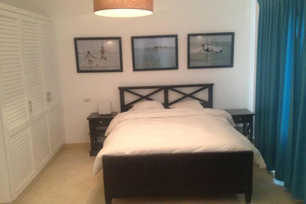 With 5 Bedrooms & 4 Bathrooms - Private Heated Pool וילה הורגהדה